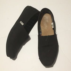 Toms Black on Black canvas classics